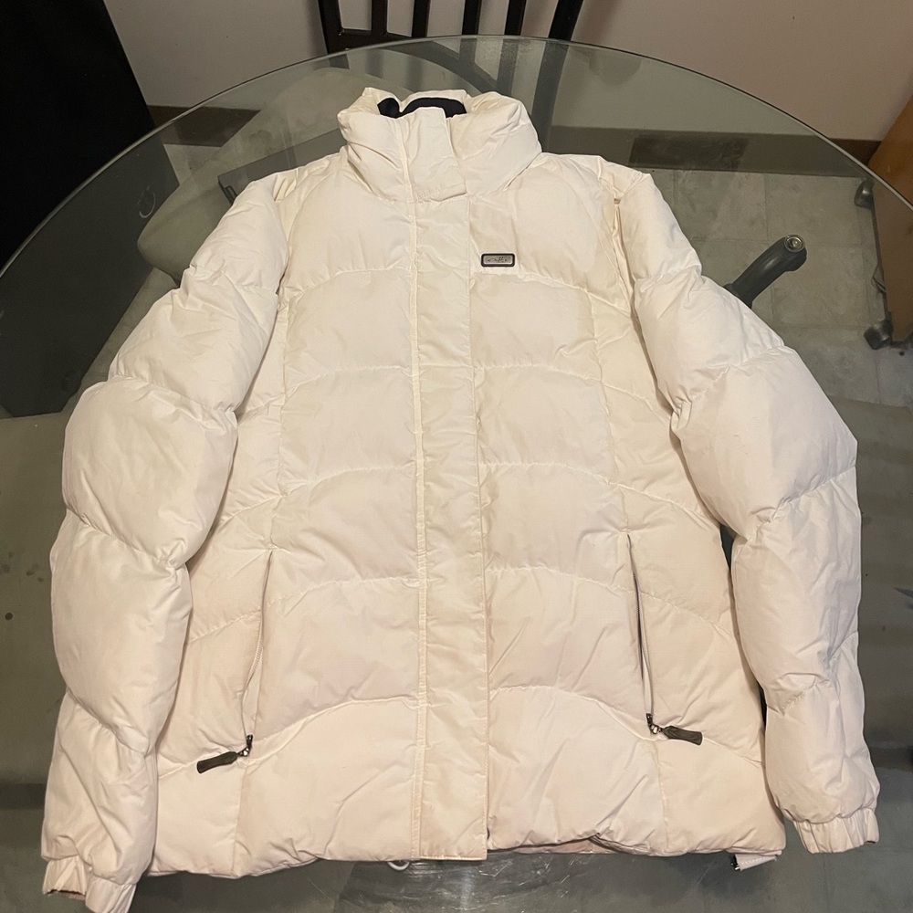 White Oakley puffer